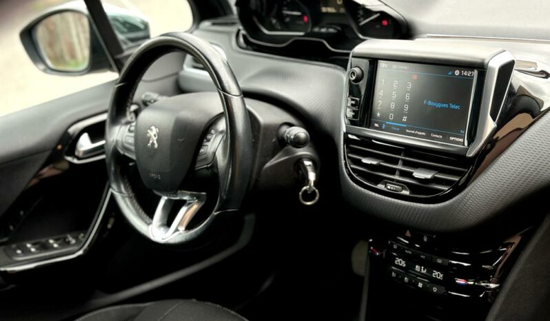 Peugeot 208 (2) 1.2 PURETECH 110 S&S ALLURE 5P complet